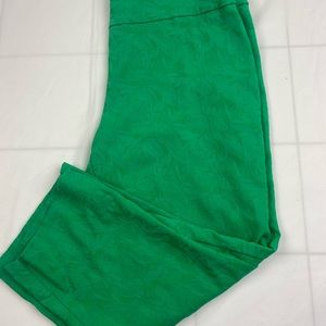 Zac & Rachel-  Women’s Capri pant. Green. Size 10. Elastic/Stretch.